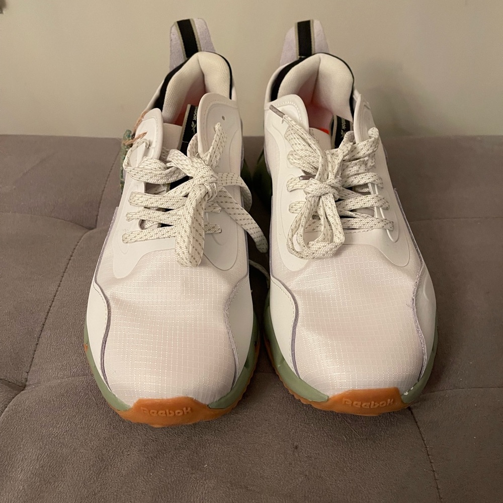 Brand New! Reebok Mens Zig Dynamica Size 10.